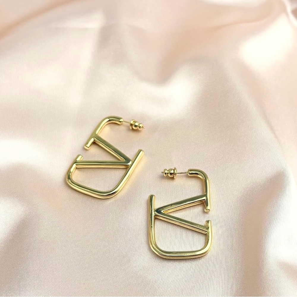 Luxurious 18k gold plated V-Shaped Geometric Earrings Gentle on Skin Jewelry